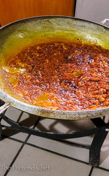 How to cook Smoky Party Jollof Rice for 100 people (Step-by-step) - The  Pretend Chef