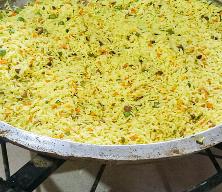 How to cook Smoky Party Jollof Rice for 100 people (Step-by-step) - The  Pretend Chef